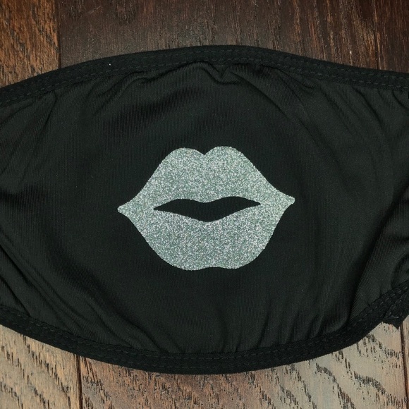 Custom Mask “LIPS” - Picture 6 of 9